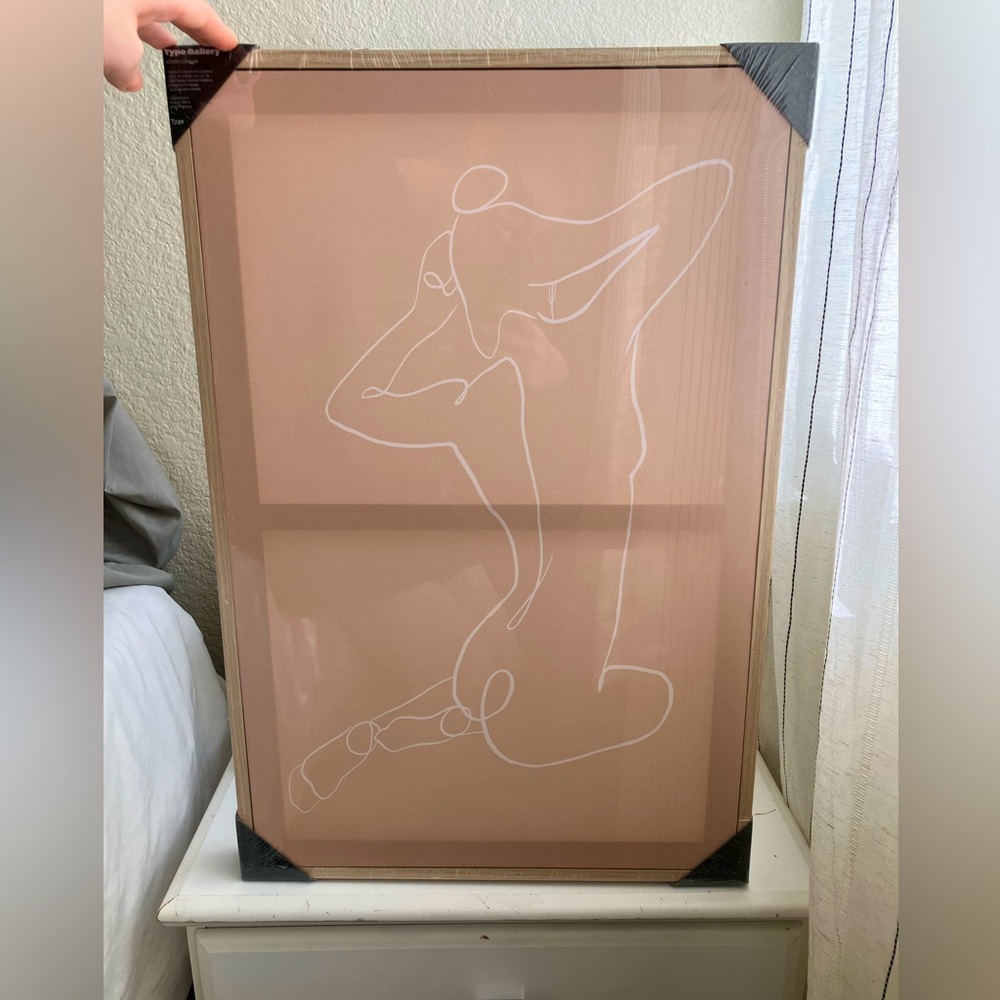 NWT canvas with line silhouette (Typo)